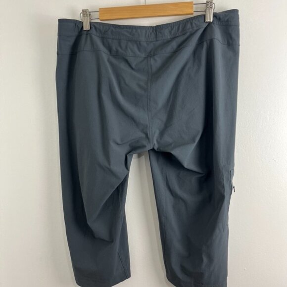 Mountain Hardwear Women's Dark Grey Capris - Picture 6 of 9